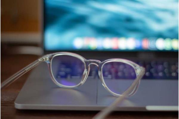 eyeglasses