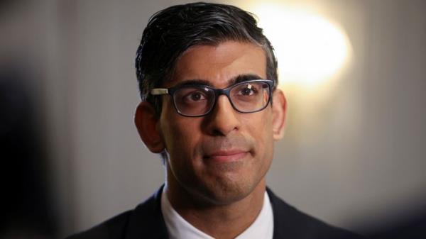British Prime Minister Rishi Sunak attends an interview, following a meeting with local community and police leaders, after the announcement of a new police task force to help officers tackle grooming gangs, in Rochdale, Britain April 3, 2023. REUTERS/Phil Nobel/Pool</p>

<p>　　