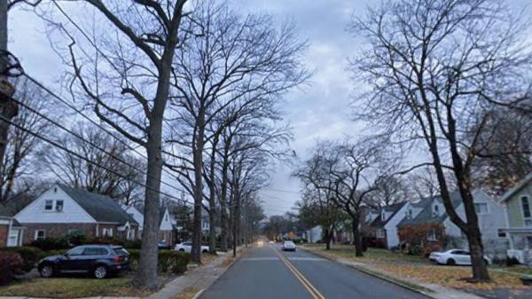 Distance between Rensselaer Road and the crime scene on Tryon Avenue in Teaneck, New Jersey