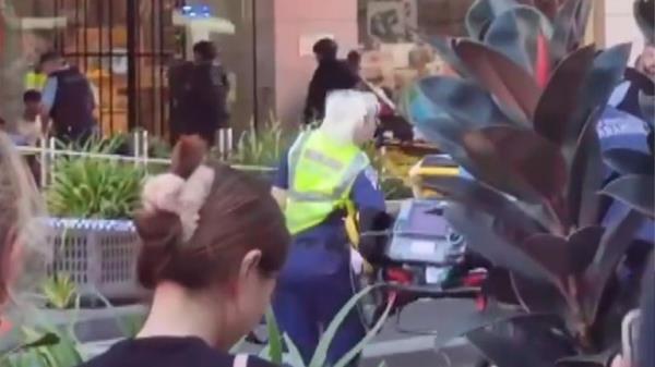SYDNEY Bo<em></em>nDI WESTFIELD SHOOTING STORYFUL CREDIT HAZMIR HAMID 130424