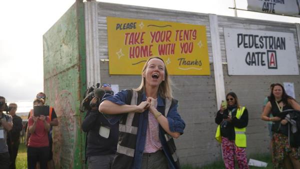 Emily Eavis opens the gates on the first day of Glasto<em></em>nbury last year. Pic: PA</p>

<p>　　