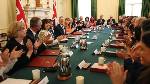 Keir Starmer’s Labour cabinet breaks records on number of female and state-educated school MP’s</p>

<p>　　