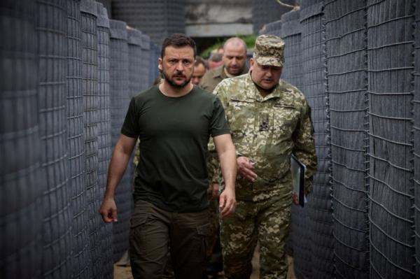 Ukraine's President Volodymyr Zelenskiy inspects fortifications at the border with Belarus, amid Russia's attack on Ukraine, in Volyn region, Ukraine July 30, 2024. Ukrainian Presidential Press Service/Handout via REUTERS ATTENTION EDITORS - THIS IMAGE HAS BEEN SUPPLIED BY A THIRD PARTY.