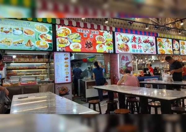 'What do you want me to do a<em></em>bout it?' Punggol hawker brushes off diner's complaint a<em></em>bout wire in bee hoon, apologises later