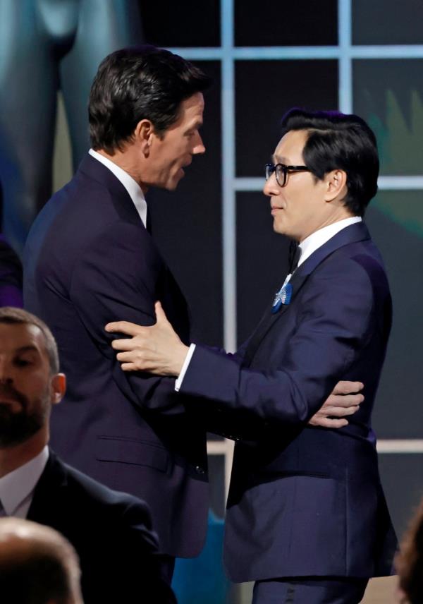 Mark Wahlberg presents Ke Huy Quan with the Outstanding Performance by a Cast in a Motion Picture award for 