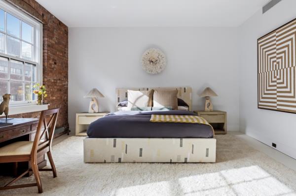 Currently the co<em></em>ndo is co<em></em>nfigured with three bedrooms -- but two more can easily be converted.