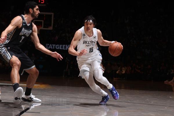 Yuta Watanabe #18 of the Brooklyn Nets dribbles the ball during the game against the Memphis Grizzlies on November 20, 2022 at Barclays Center in Brooklyn, New York.