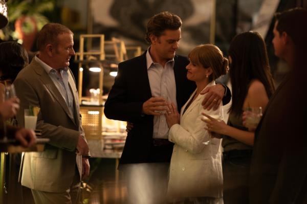 Brian Goodman as Arthur Tomlinson (left to right), Joshua Jackson as Dan Gallagher and Amanda Peet as Beth Gallagher in 