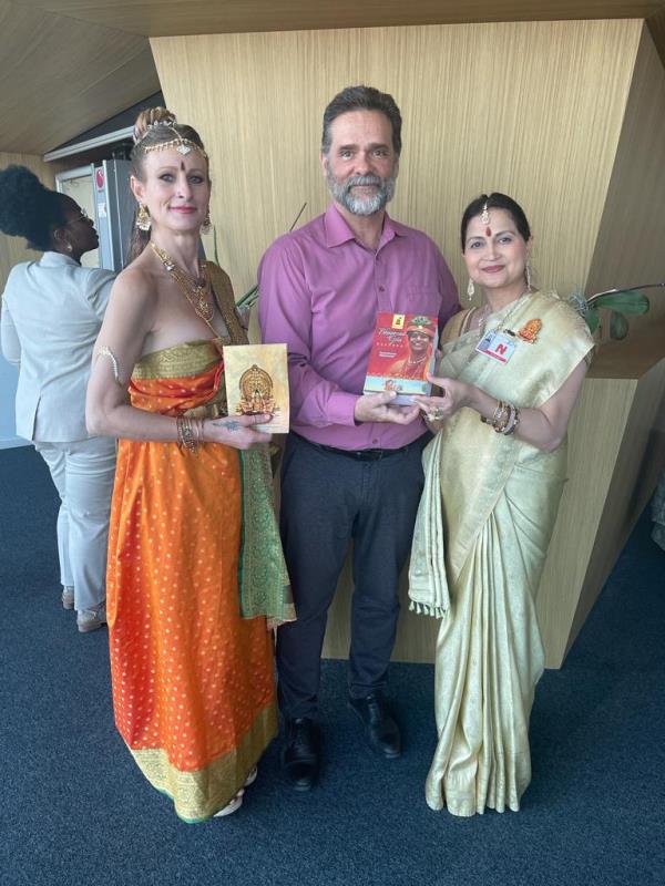 Kailasa representatives</p>

<p>　　