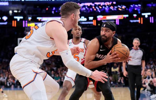 Isaiah Hartenstein defends Gabe Vincent during the Knicks' 111-105 Game 2 win over the Heat.