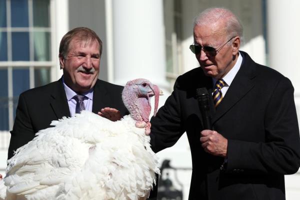 President Biden pardons Chocolate, the Natio<em></em>nal Thanksgiving Turkey.