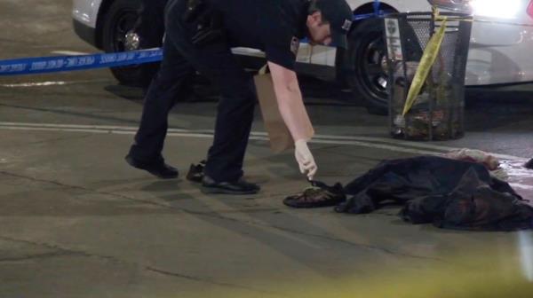 A 62-year-old woman was critically injured after she was stabbed repeatedly by another woman inside a Columbia University building.</p>

<p>　　