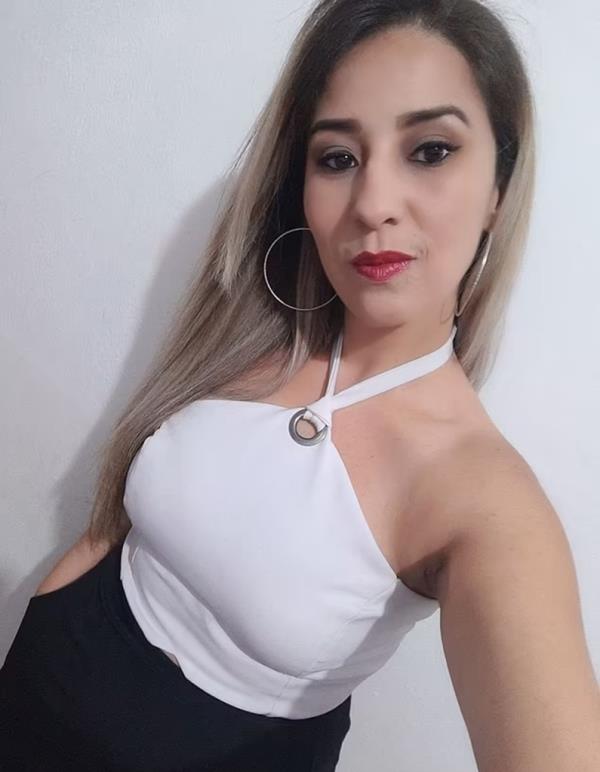 a photo of Elisangela Tinem