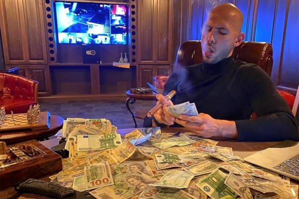 Authorities seized stacks of mo<em></em>ney from the Tate residence.