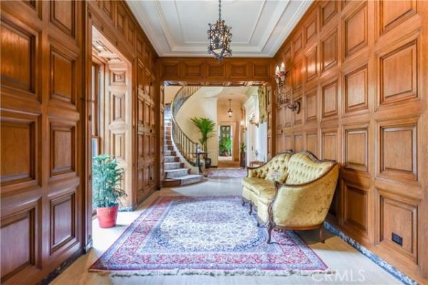 One of several seating areas in the hallway.