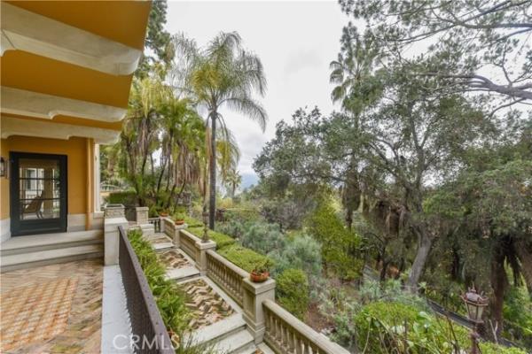 The expansive terrace.