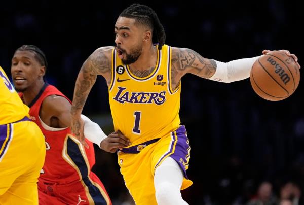 D'Angelo Russell, who scored 21 points, drives to the basket during the Lakers' 120-102 win over the Pelicans.