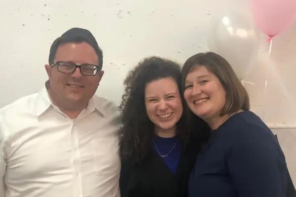 Naomi Pilichowski, 18, center, is pictured with her parents, Rabbi Uri Pilichowski, left, and mom Aliza.