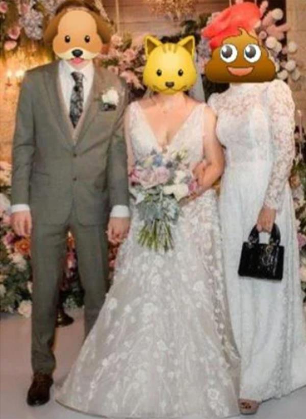 A woman on Reddit claimed that her mom's friend showed up to her wedding wearing a white gown.
