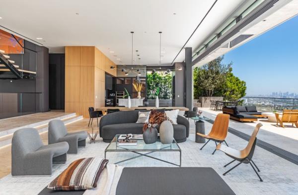 Castro's $25.5 million mansion spans 13,578 square feet.
