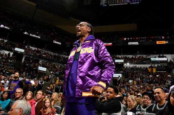 Snoop Dogg attends a Lakers game on Nov. 3, 2019.