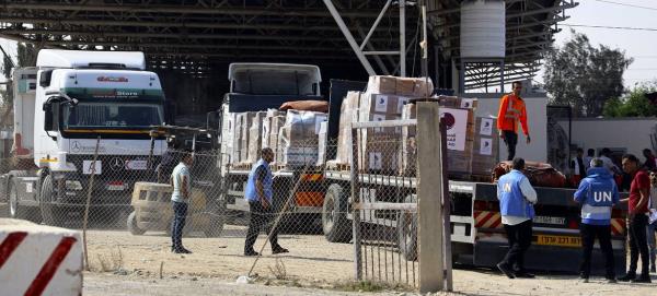 Aid co<em></em>nvoys enter the Gaza Strip through the Rafah crossing border.