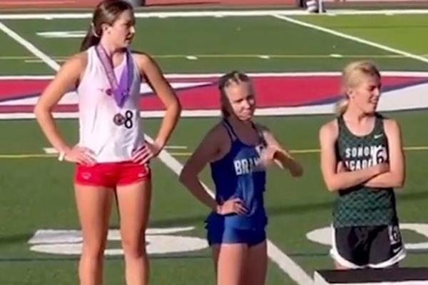 The incident exploded after Ryan and Barrett qualified for the girls’ state 1,600-meter run after their sectio<em></em>nal meets.</p>

<p>　　