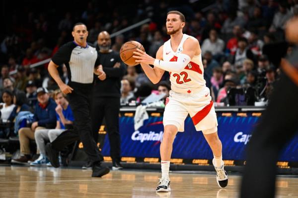 Toro<em></em>nto Raptors guard Malachi Flynn (22) looks to pass against the Washington Wizards during the second half at Capital One Arena
