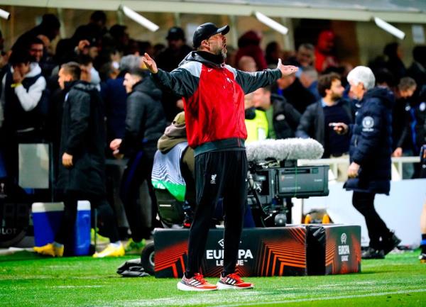 Jurgen Klopp shows his frustration in the away leg of Liverpool's Europa League clash against Atalanta. Photo: Luca Rossini/PA