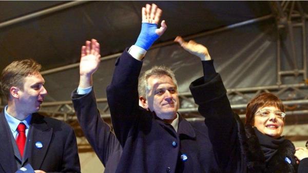 Deputy president of the ultranatio<em></em>nalist Serbian Radical Party, Tomislav Nikolic (C) and party high officials, Maja Gojkovic (R) and Aleksandar Vucic (L) waves to their supporters at the party's final pre-election rally held in Novi Sad 23 December, 2003