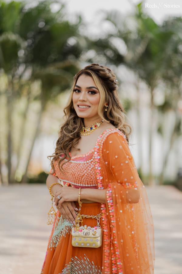 For weddings, proms, photo shoots and other special events, hair extensions can help you achieve a glamorous and polished look that matches the occasion.</p>

<p>　　