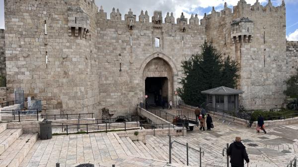 Damascus Gate nearly empty of human traffic as Palestinians observed a general strike after the killing of Hamas leader Saleh Arouri. Ibrahim Husseini/TNA 03.01.2024 