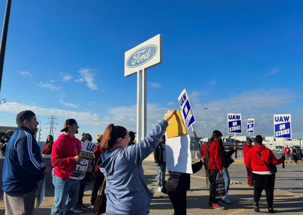 UAW says Stellantis boosts wage-hike offer to 19.5pc