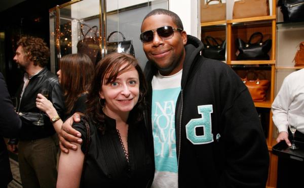 Kenan Thompson smiling with Rachel Dratch. 