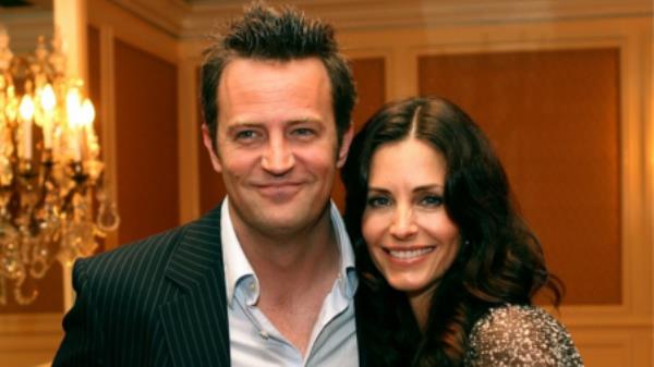 Courteney Cox with Matthew Perry. Photo: Collected