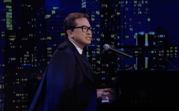 Santos, appearing in a dark room alo<em></em>ngside a grand piano for his final performance, began singing his ballad by saying goodbye to the 