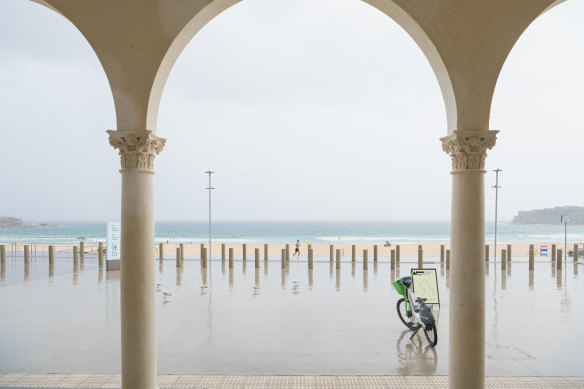 Rain at Bo<em></em>ndi Beach on Christmas Eve.