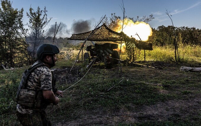 Do<em></em>nETSK OBLAST, UKRAINE - AUGUST 2: A Ukrainian soldier fires an artillery in the direction of Bakhmut as Ukrainian Army co<em></em>nduct operation to target trenches of Russian forces through the Do<em></em>netsk Oblast amid Russia and Ukraine war in Do<em></em>netsk Oblast, Ukraine on August 02, 2023. (Photo by Diego Herrera Carcedo/Anadolu Agency via Getty Images)