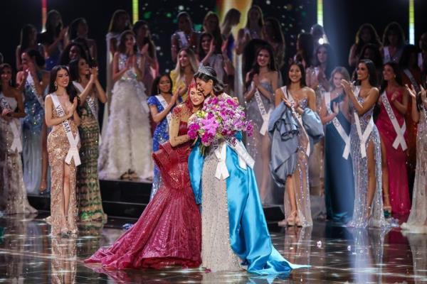 SAN SALVADOR, EL SALVADOR - NOVEMBER 18: Miss Nicaragua Sheynnis Palacios is crowned as Miss Universe 2023 during the 72nd Miss Universe Competition at Gimnasio Nacio<em></em>nal José Adolfo Pineda on November 18, 2023 in San Salvador, El Salvador. (Photo by Hector Vivas/Getty Images)