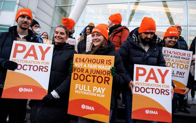 Junior doctors from the British Medical Association (BMA) at a picket line outside University College Lo<em></em>ndon Hospital as they start a strike action for three days 