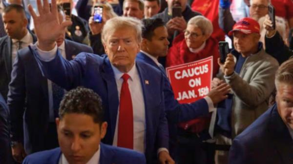 Former U.S. President and Republican presidential candidate Do<em></em>nald Trump rallies with supporters at a 