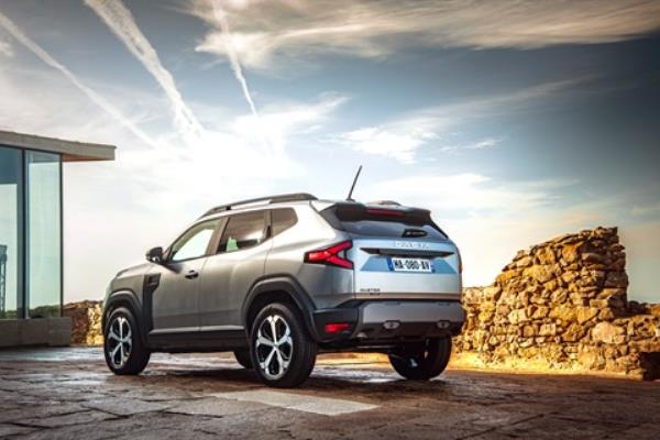 New 2024 Dacia Duster revealed: the thinking person’s tough-mudder on video