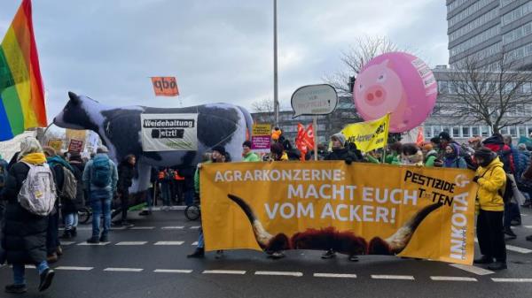 Several thousand people demo<em></em>nstrate in Berlin for organic farming
