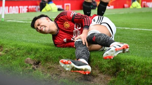 Lisandro Martinez of Manchester went down clutching his knee
