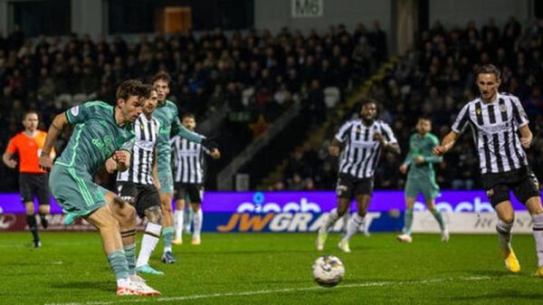 Matt O'Riley fires home Celtic's second