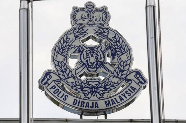 Cops arrest 12 men for setting firecrackers while obstructing traffic in Petaling Jaya
