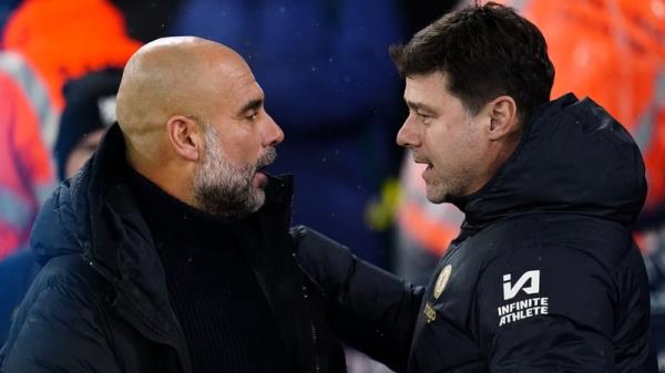 Manchester City manager Pep Guardiola (L) and Chelsea boss Mauricio Pochettino