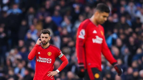 The weekend's results kept Manchester United further off the pace in the race for a Champions League place