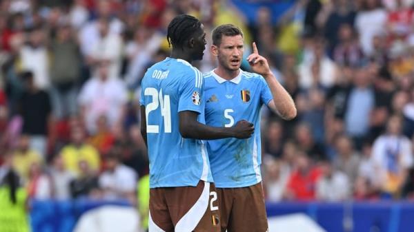Jan Verto<em></em>nghen (R) was unhappy with the reaction of the Belgian fans at the end of their game with Ukraine