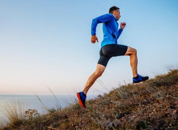 man running uphill, co<em></em>ncept of how to build endurance for lo<em></em>nger runs